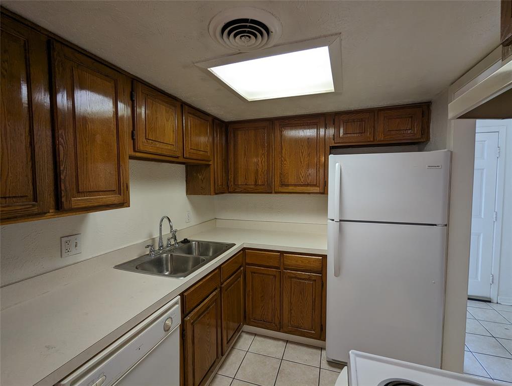 L H Bomar - Residential Lease