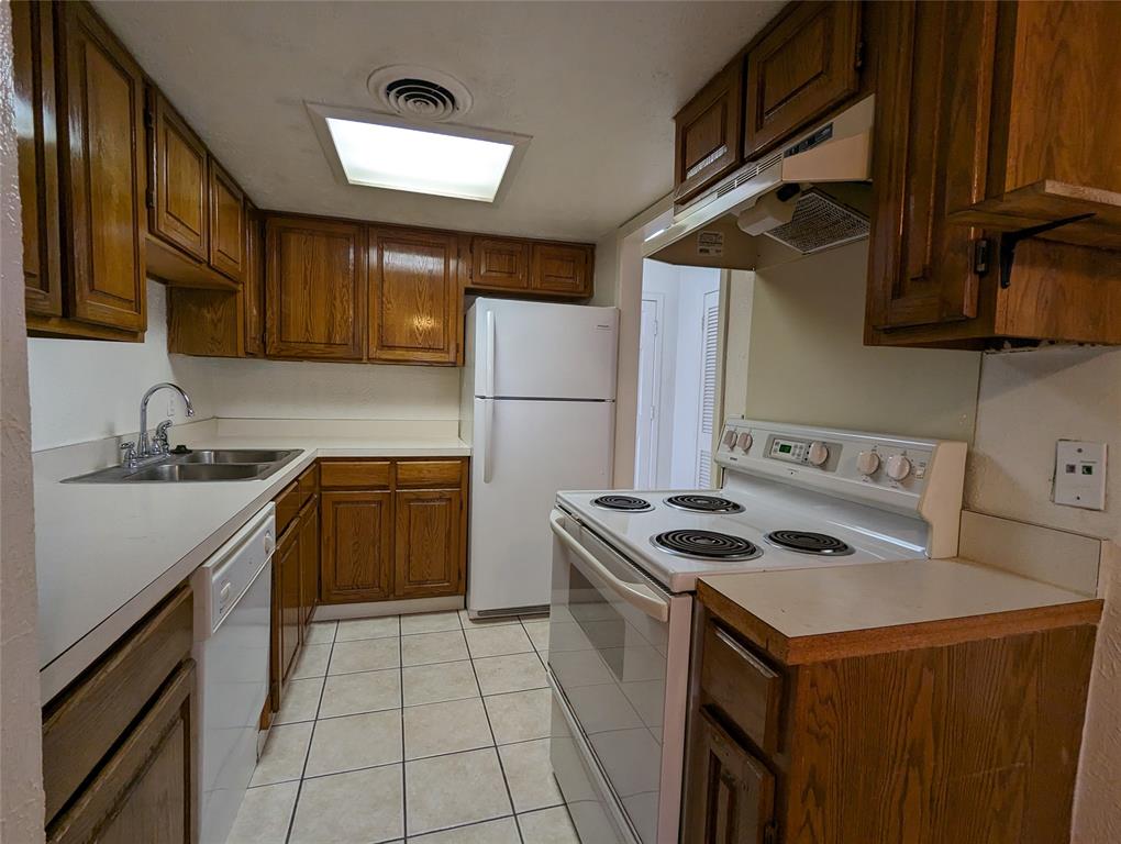 L H Bomar - Residential Lease