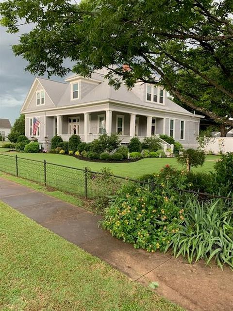 201 E Hayes Avenue Whitney TX 76692