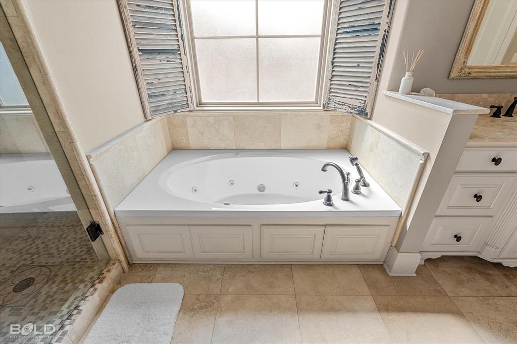 Le Maison Court - Residential