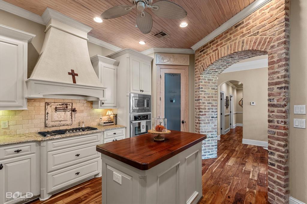 Le Maison Court - Residential