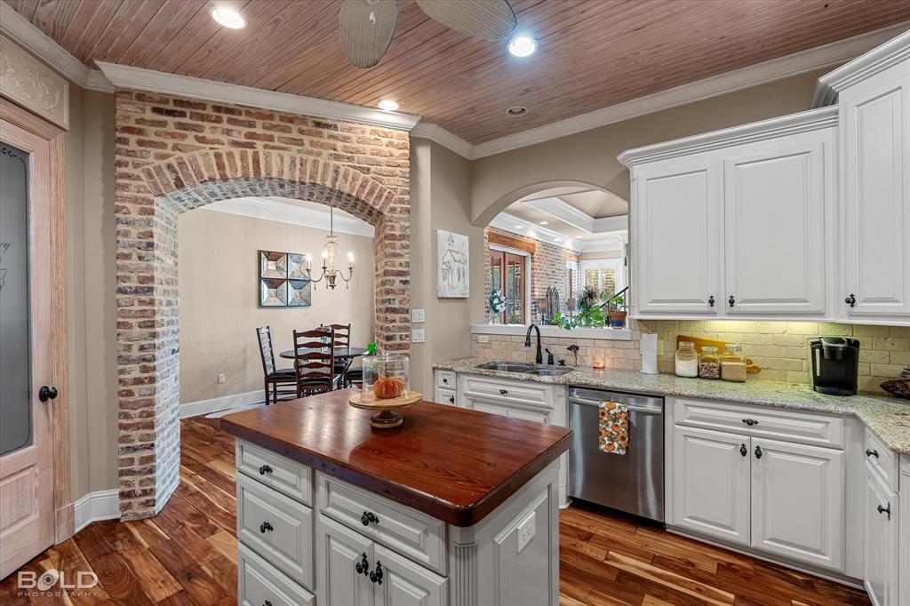 Le Maison Court - Residential