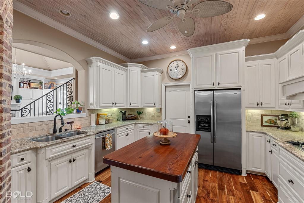 Le Maison Court - Residential