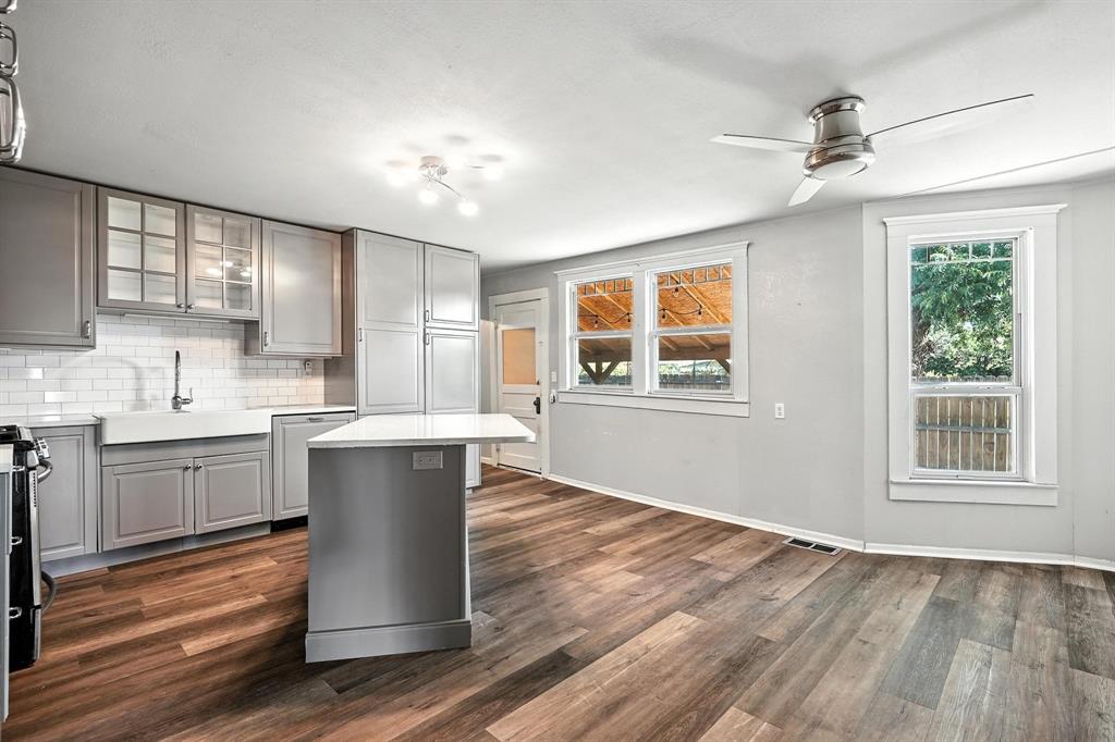 Henry Sayles Of Harris - Residential