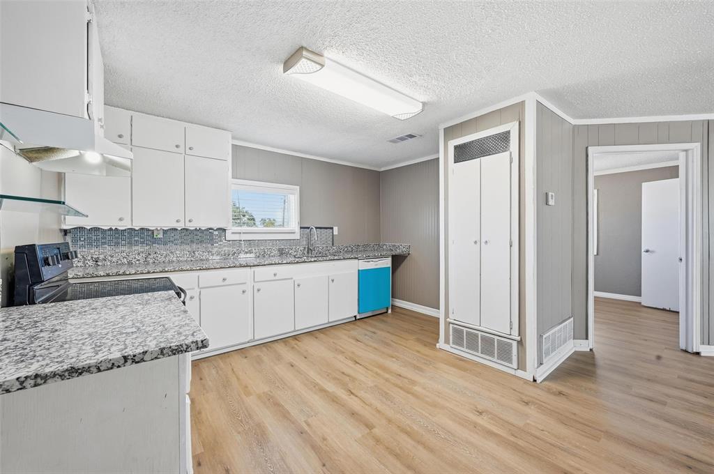 M E P & P RR CO SURVEY #33 - Residential Lease