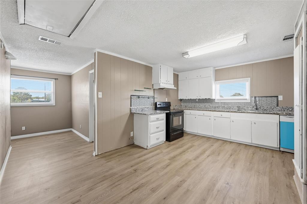 M E P & P RR CO SURVEY #33 - Residential Lease