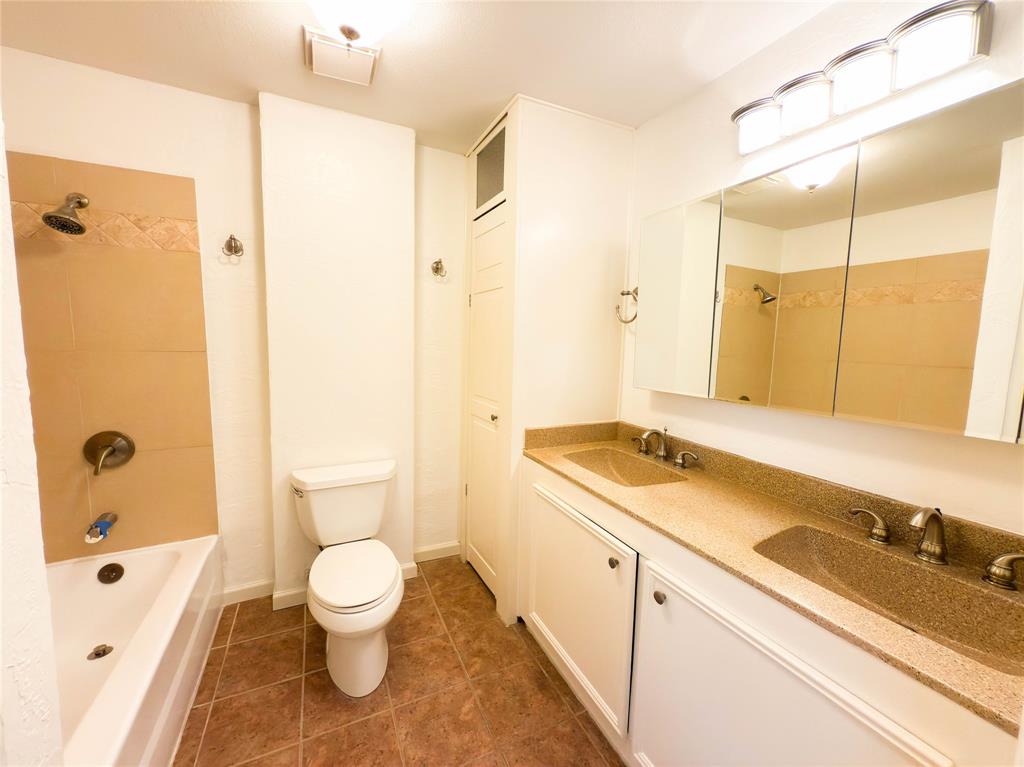 Barkley Square 05 - Residential Lease