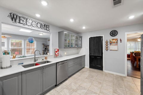 Tiny photo for 1001 Whispering Oak Court, Arlington, TX 76012 (MLS # 21395896)