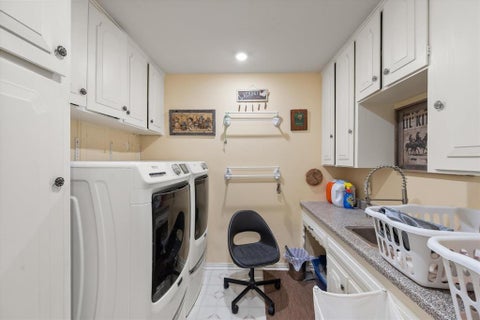 Tiny photo for 1001 Whispering Oak Court, Arlington, TX 76012 (MLS # 21395896)