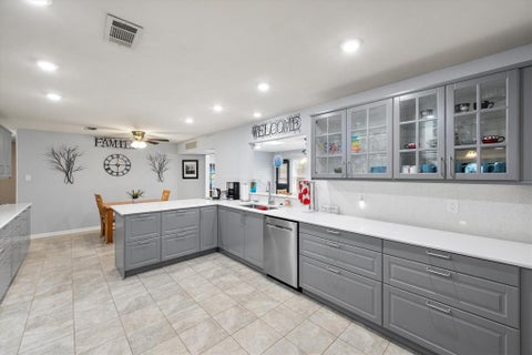 Tiny photo for 1001 Whispering Oak Court, Arlington, TX 76012 (MLS # 21395896)
