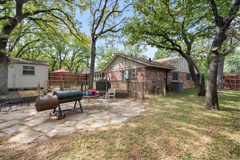 Tiny photo for 1001 Whispering Oak Court, Arlington, TX 76012 (MLS # 21395896)