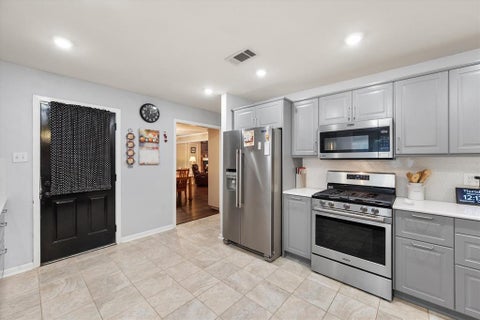 Tiny photo for 1001 Whispering Oak Court, Arlington, TX 76012 (MLS # 21395896)