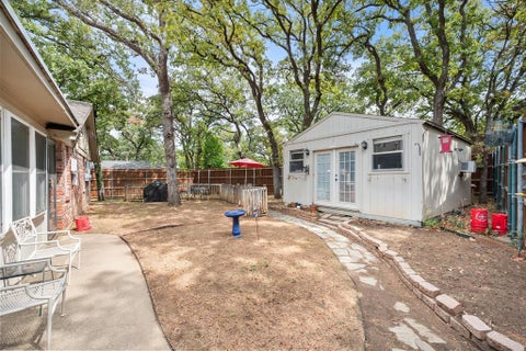 Tiny photo for 1001 Whispering Oak Court, Arlington, TX 76012 (MLS # 21395896)