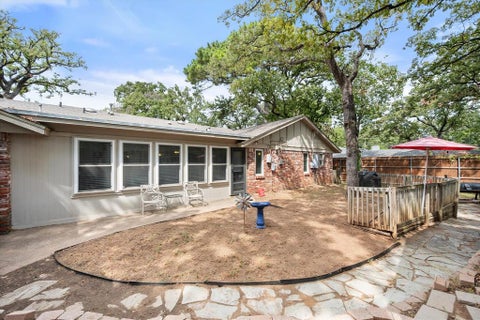 Tiny photo for 1001 Whispering Oak Court, Arlington, TX 76012 (MLS # 21395896)