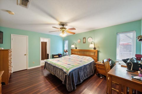 Tiny photo for 1001 Whispering Oak Court, Arlington, TX 76012 (MLS # 21395896)