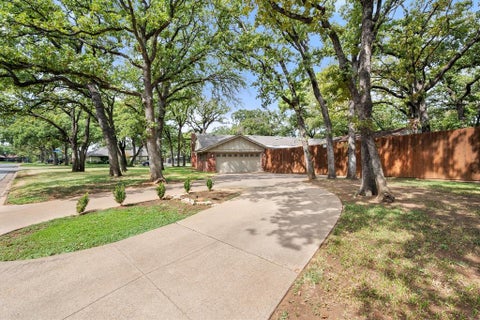 Tiny photo for 1001 Whispering Oak Court, Arlington, TX 76012 (MLS # 21395896)