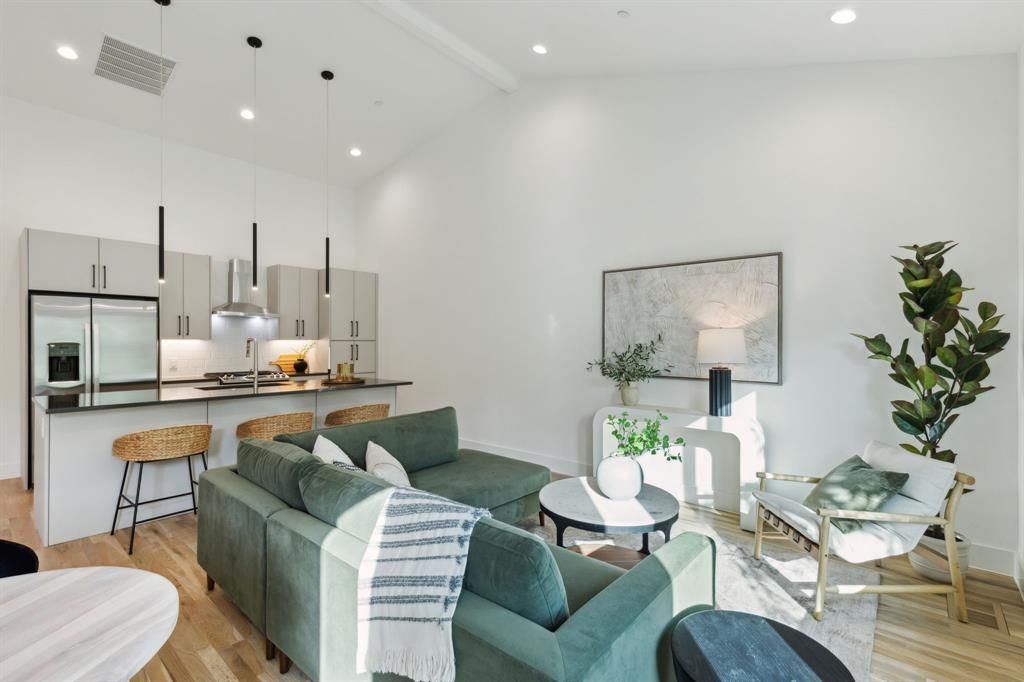 Photo for 2142 Lovedale Avenue #104, Dallas, TX 75235 (MLS # 21101521)