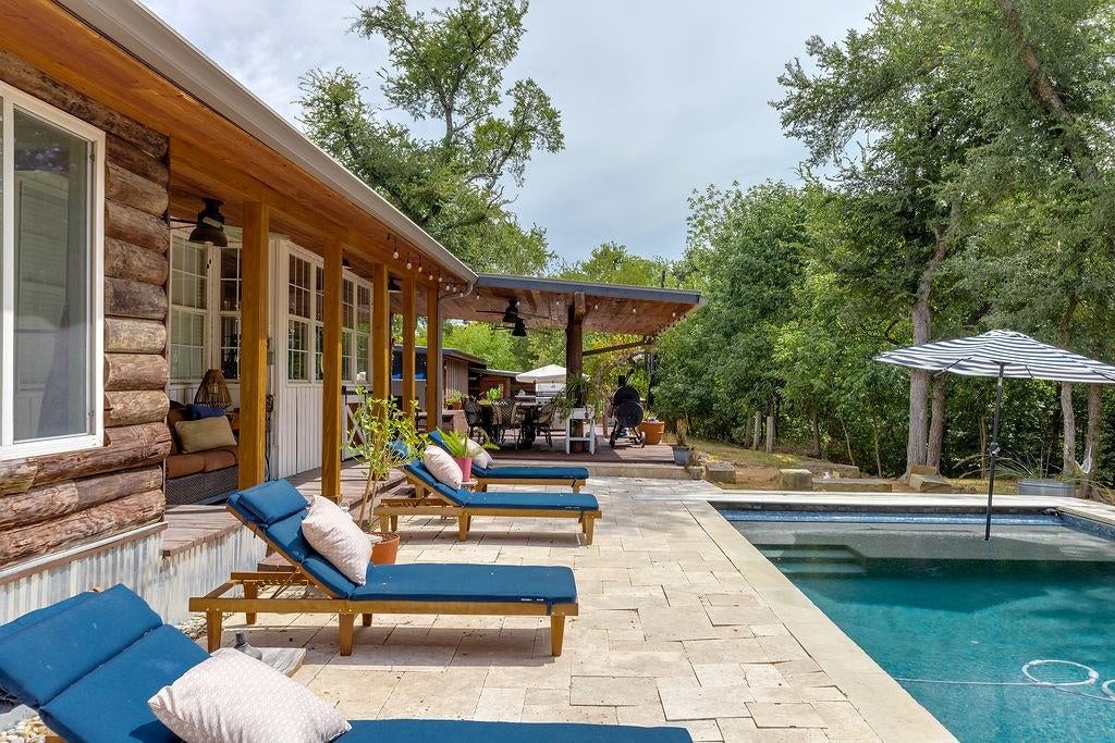 5927 Wolf Trail