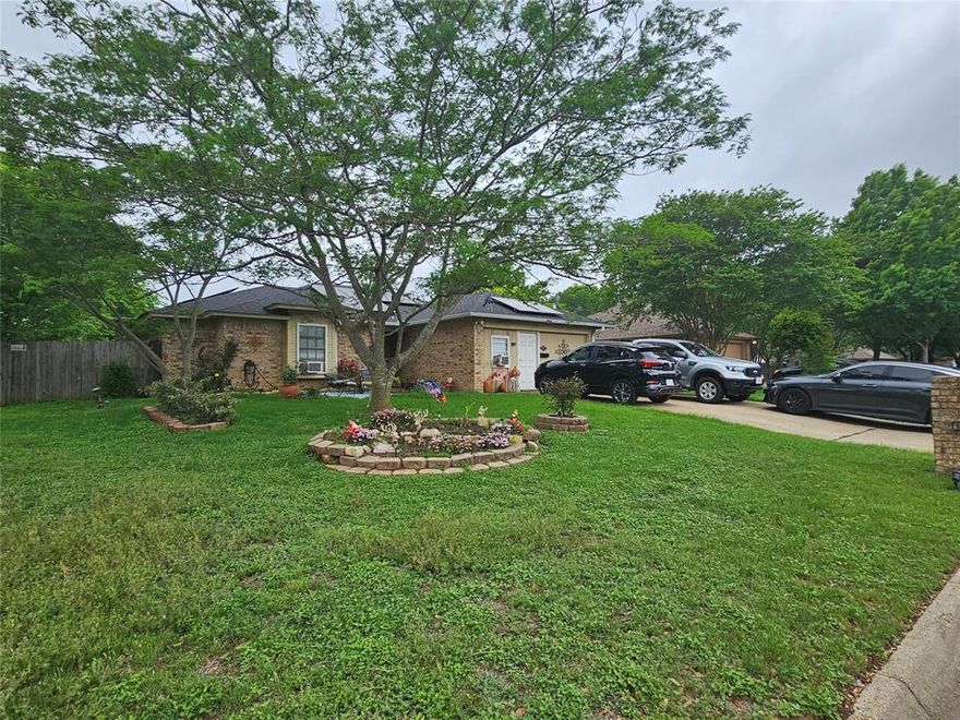 Adorable home in well established neighborhood, ready for your touch!
Listed below market value is a rare  opportunity to grab a great deal!
New roof installed 2025, inground pool with all new equipment waiting for you to cool off in the Texas summer. Garage converted into a nice sized bedroom and 2nd living area. Property being sold as is.  Condensing unit needs repair or replacement, and a few minor fixes, with just a little TLC to make it yours!