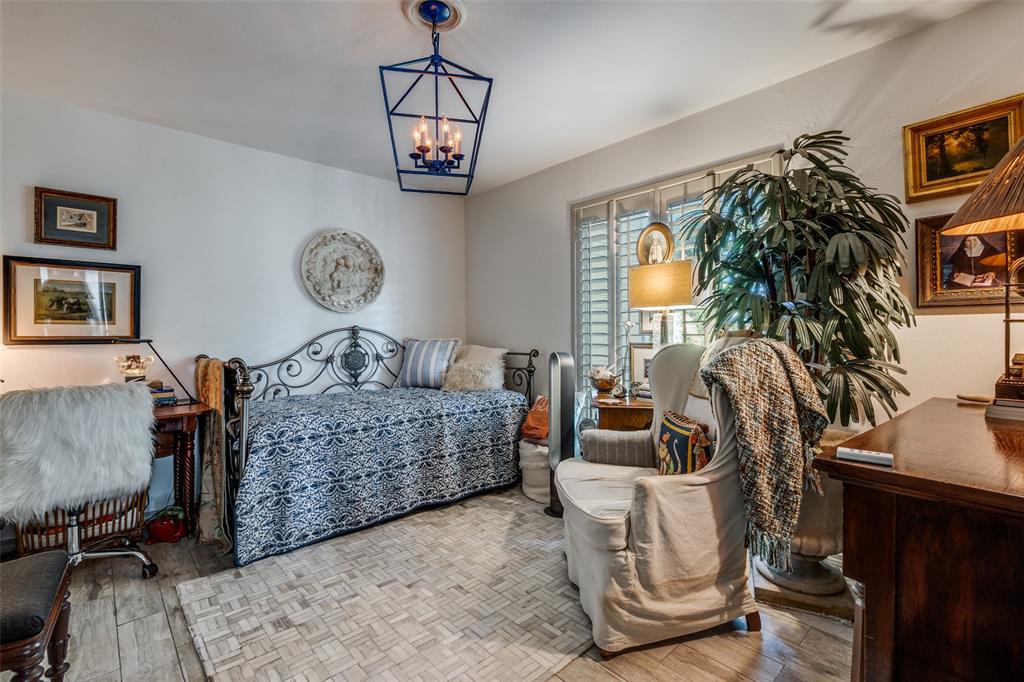 River Oaks Condos - Residential