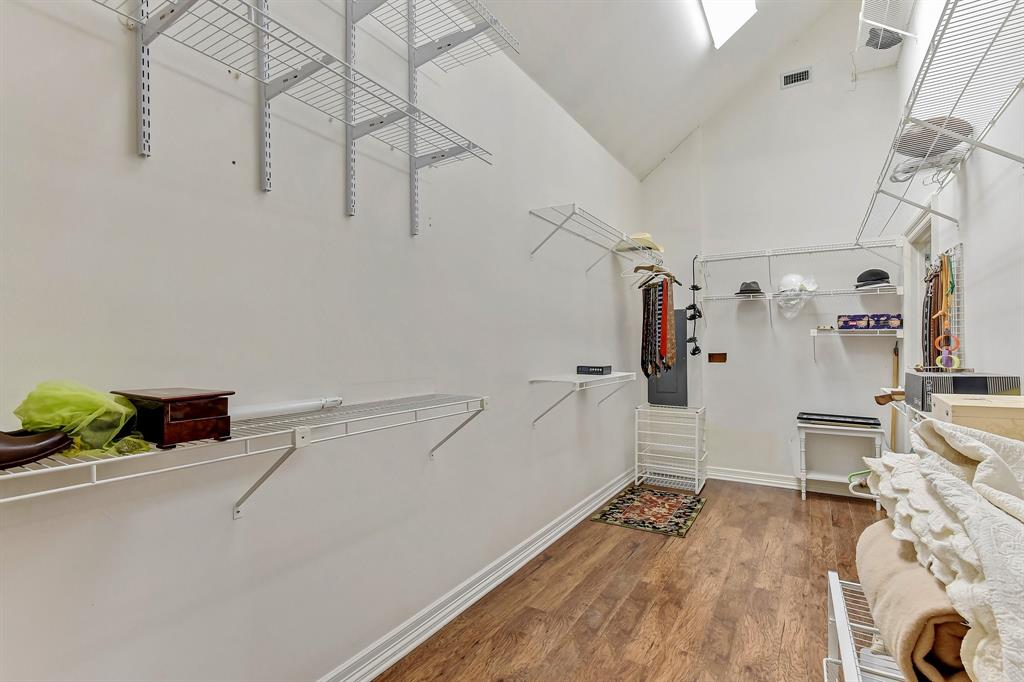 MEADOWS GLEN - Residential