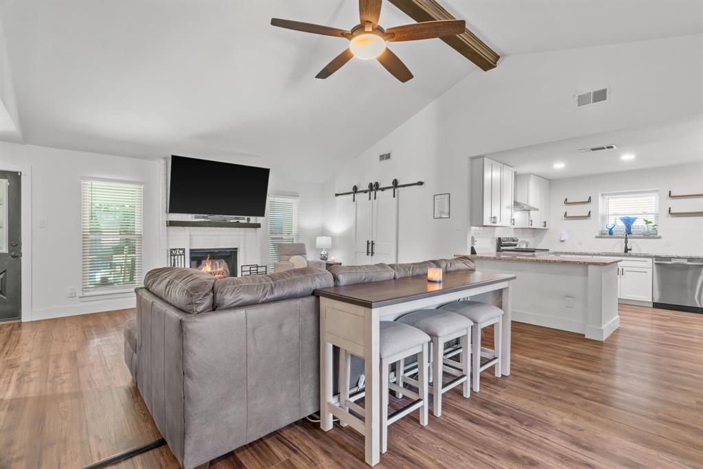 6005 Hillglen Drive