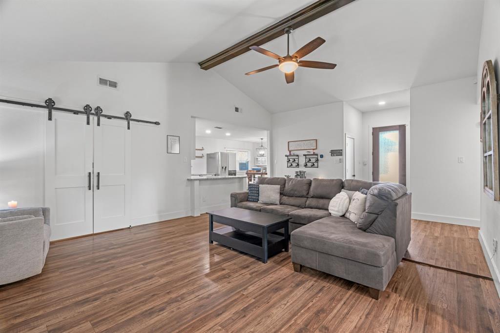 6005 Hillglen Drive
