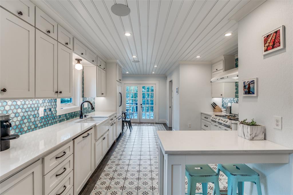 700 N Oak Cliff Boulevard