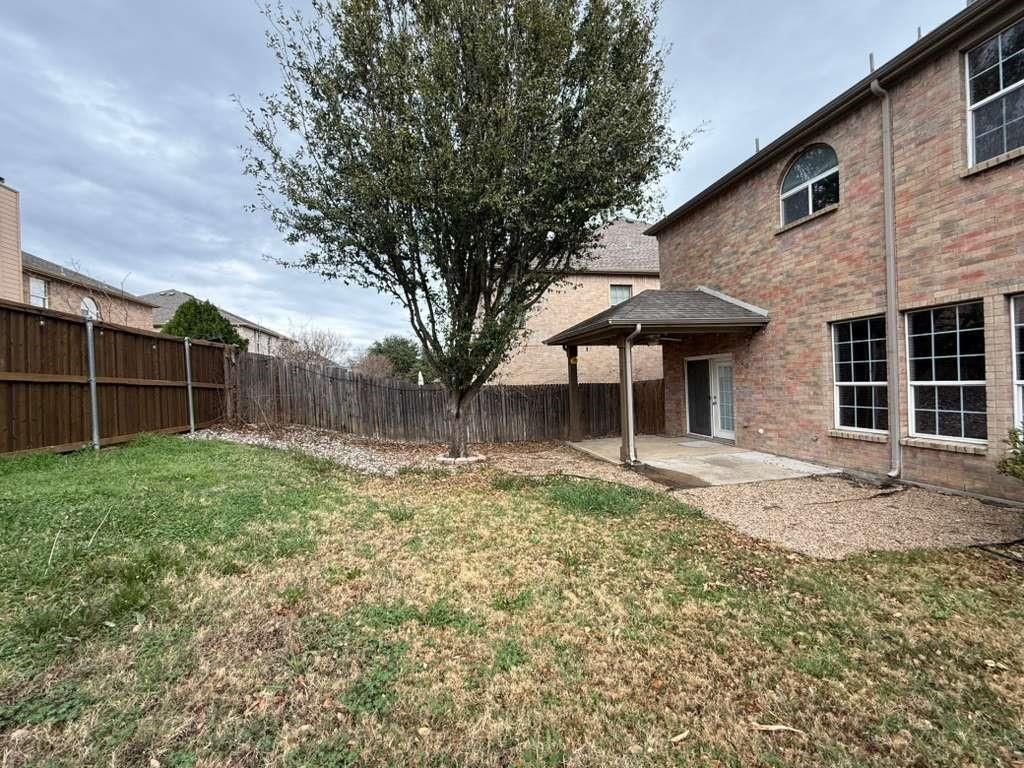 Photo of 305 Moonlight Drive, Euless, TX 76039 (MLS # 21251756)
