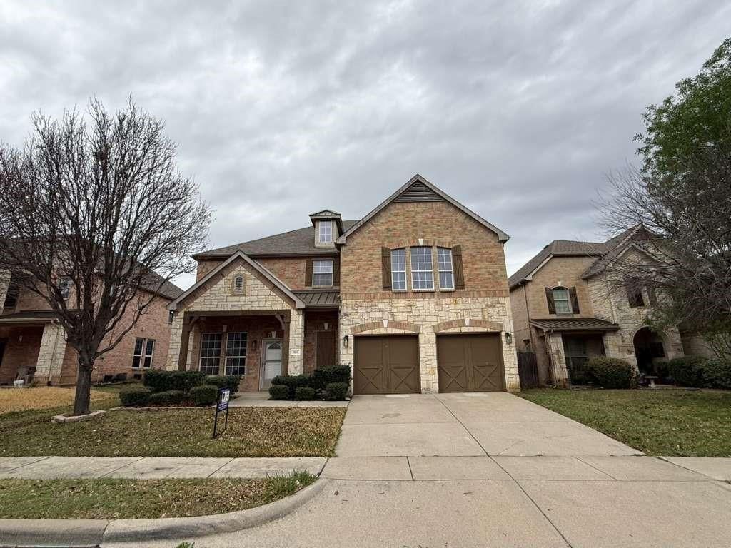 Photo of 305 Moonlight Drive, Euless, TX 76039 (MLS # 21251756)