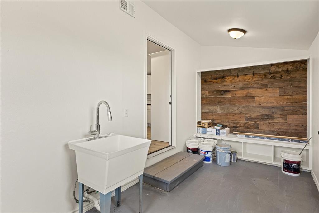 R STORY - Residential