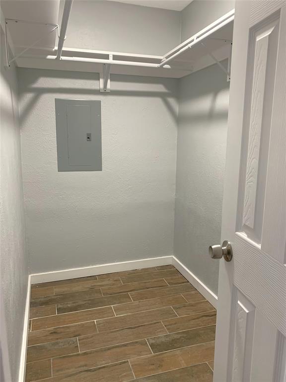 Woods On Park Lane Condos - Residential