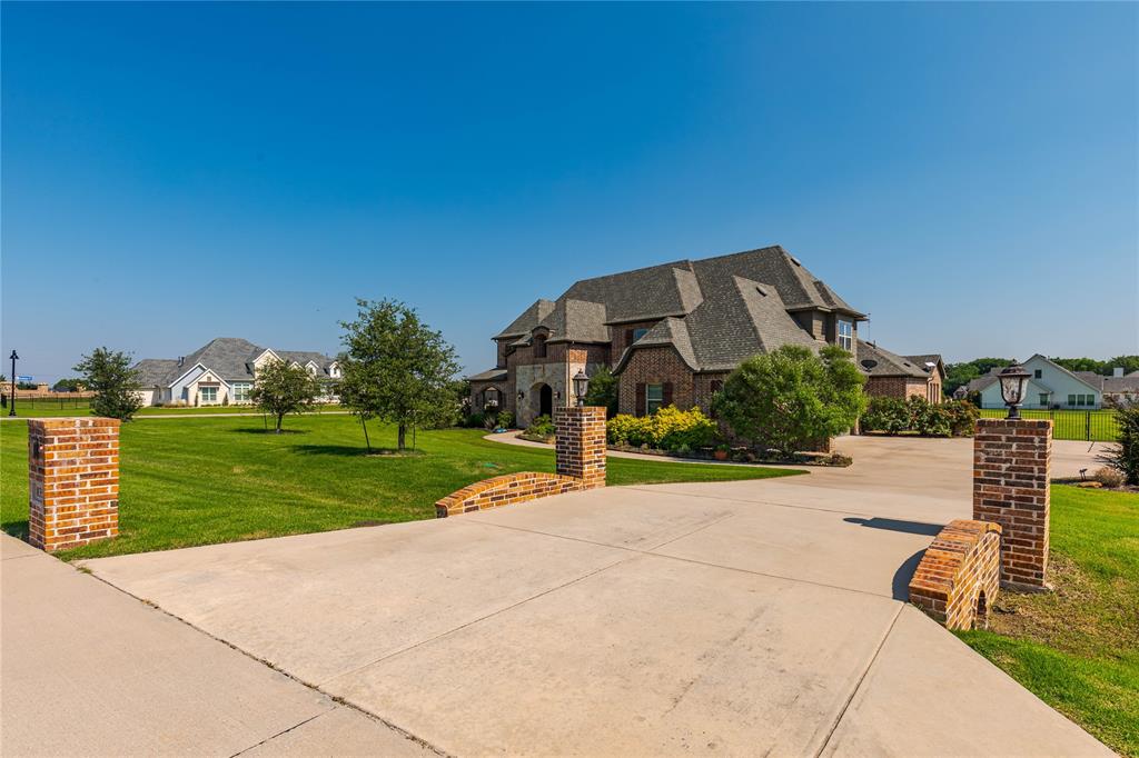 835 Bentwater Drive