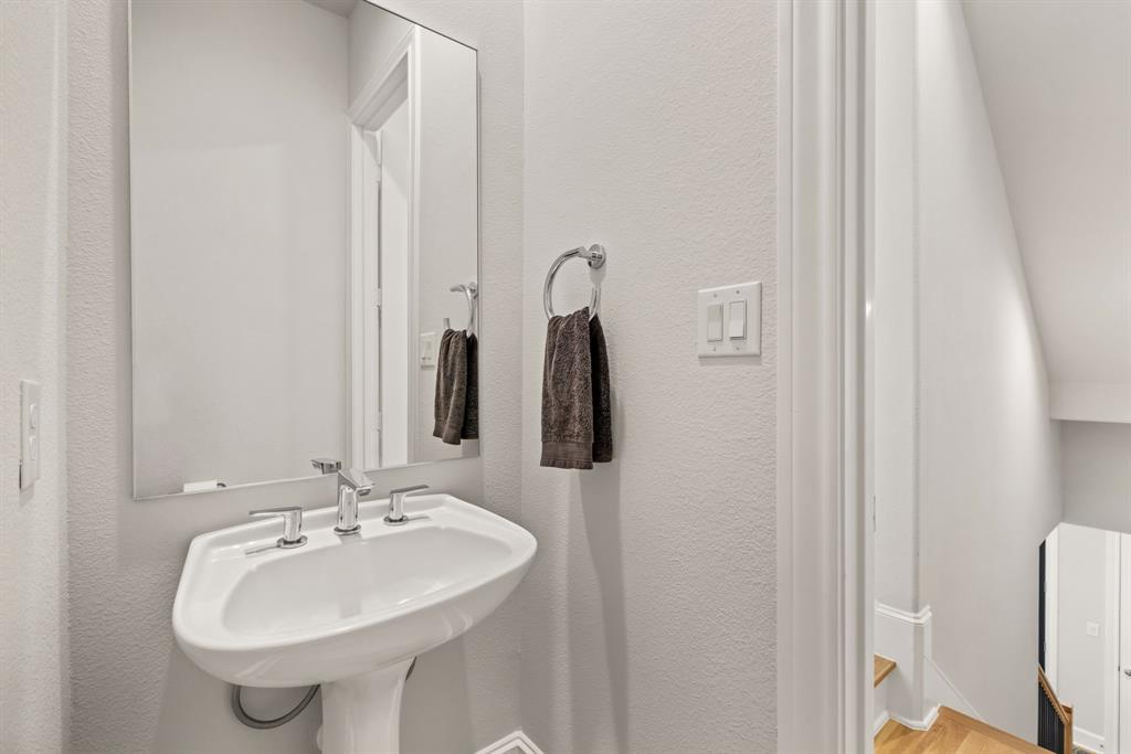 InTown at Las Colinas Station - Residential