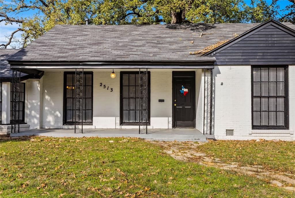 Photo of 2513 Carnation Avenue, Fort Worth, TX 76111 (MLS # 21157663)