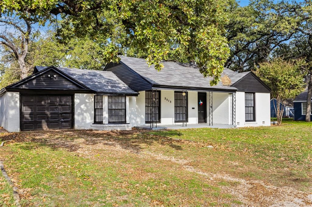 Photo of 2513 Carnation Avenue, Fort Worth, TX 76111 (MLS # 21157663)