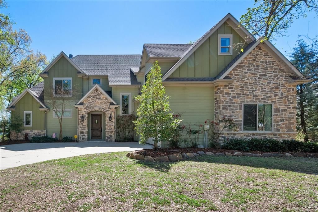 Photo of 892 Waters Edge Drive, Corsicana, TX 75109 (MLS # 21207207)