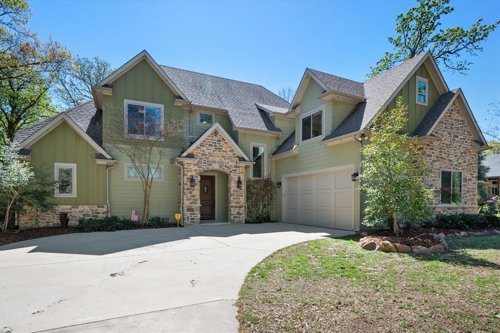 Photo of 892 Waters Edge Drive, Corsicana, TX 75109 (MLS # 21207207)