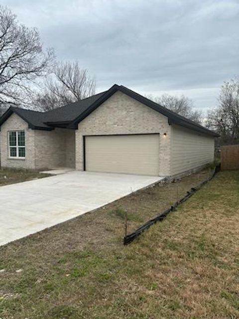 A home in Corsicana