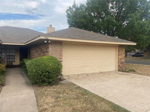 Photo of 1914 Spindletop Drive #1916, Duncanville, TX 75137 (MLS # 21094733)
