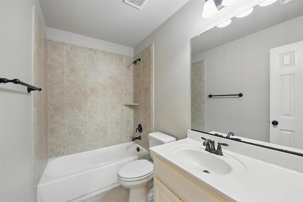 Lantana, Texas 76226, United States, 5 Bedrooms Bedrooms, ,4 BathroomsBathrooms,Residential,Pending,136101