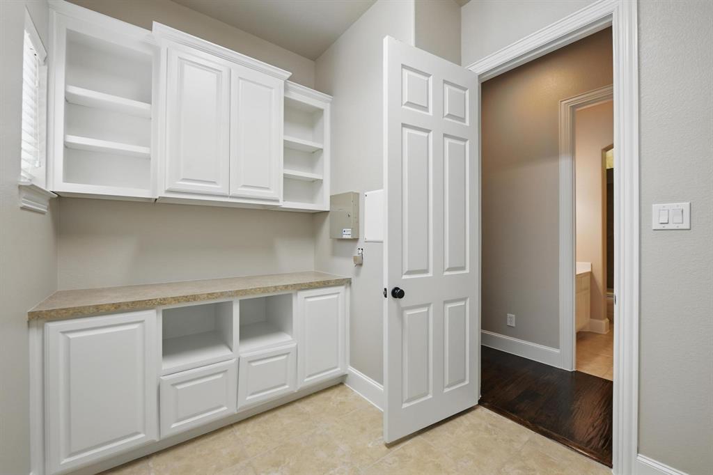 Lantana, Texas 76226, United States, 5 Bedrooms Bedrooms, ,4 BathroomsBathrooms,Residential,Pending,136101