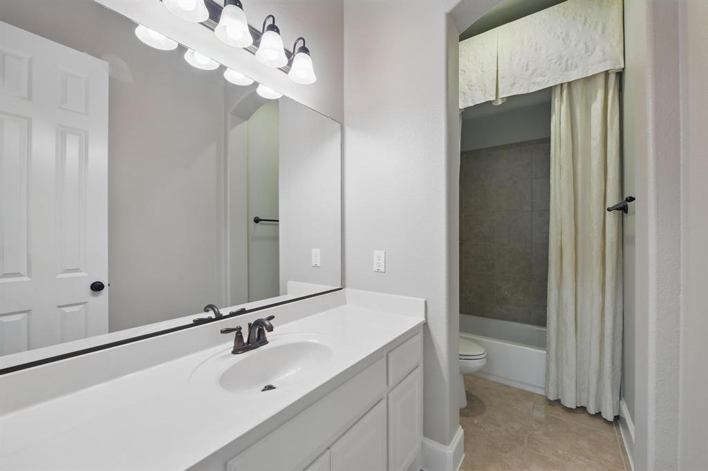 Lantana, Texas 76226, United States, 5 Bedrooms Bedrooms, ,4 BathroomsBathrooms,Residential,Pending,136101