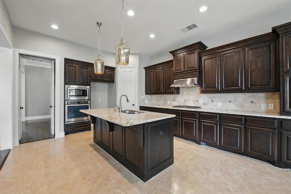 Lantana, Texas 76226, United States, 5 Bedrooms Bedrooms, ,4 BathroomsBathrooms,Residential,Pending,136101