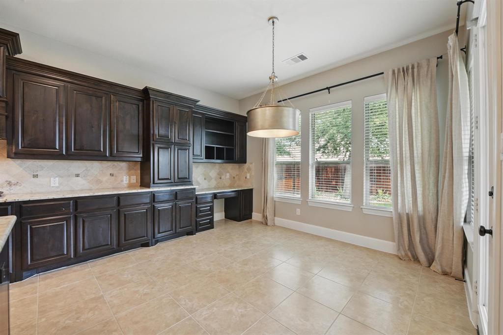 Lantana, Texas 76226, United States, 5 Bedrooms Bedrooms, ,4 BathroomsBathrooms,Residential,Pending,136101