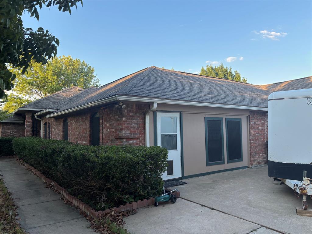 1107 W Sharpshire Drive