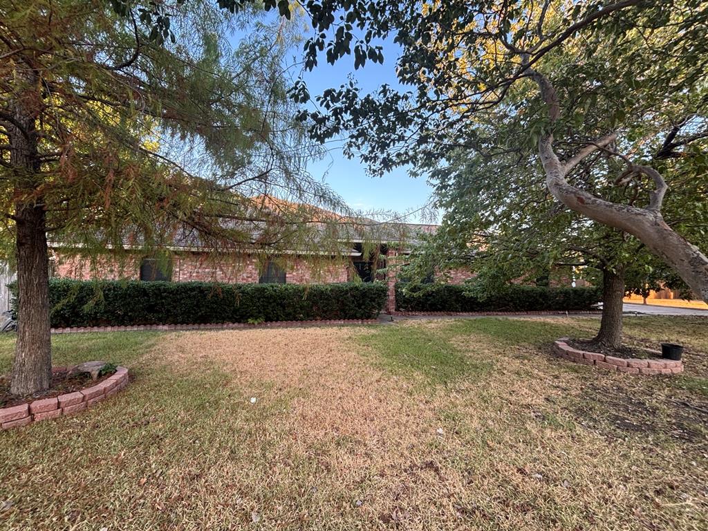 1107 W Sharpshire Drive