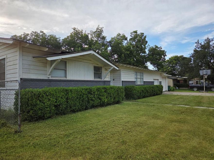 Awesome 3 Bedroom , 2 bath,  home has been updated still has hard wood floors, updated kitchen and bathrooms.  2 car garage is split into 3 areas. 2 separate 1 car garages with large storage room in the back.  Large fenced back yard. Huge covered patio.  Close to everything.  Great price for the sq footage.  Call to Look Today!!