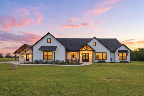 Photo of 1726 County Road 1255, Savoy, TX 75479 (MLS # 21232320)