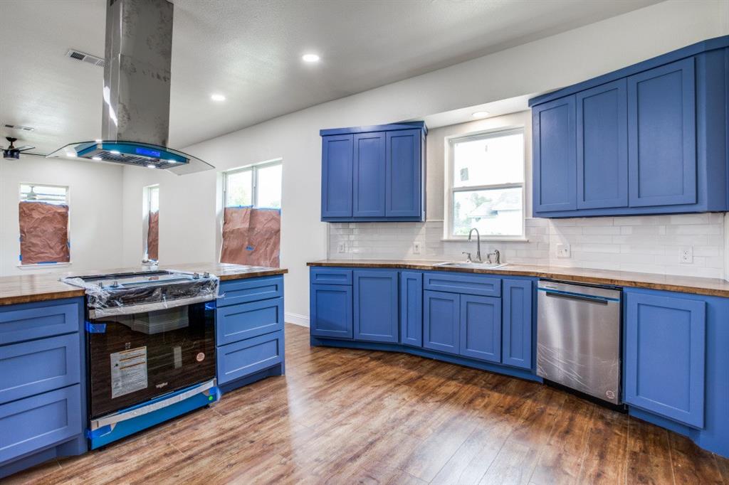 3423 S Harwood Street